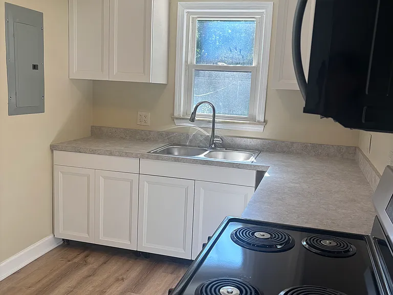 1208 Eastwood Ave — Photo 9