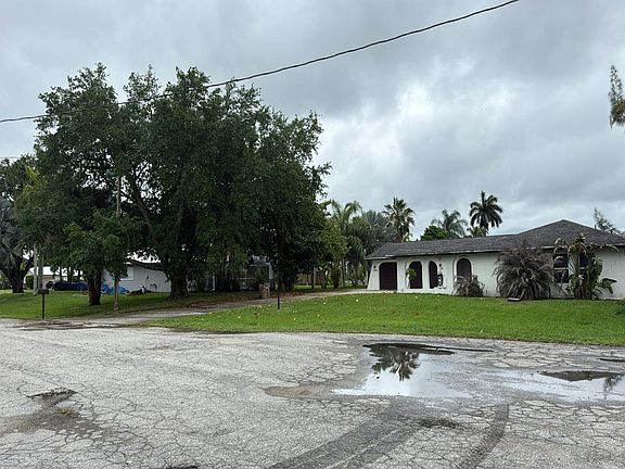 5th image of 2401 Fisher Ct