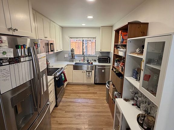 5th image of 457 Tyndall St APT 2
