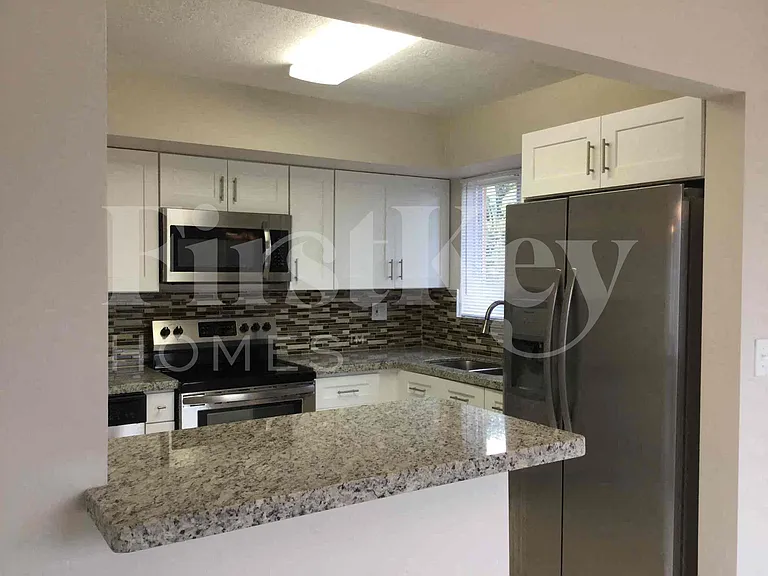 1785 SW 43rd Ave — Photo 4