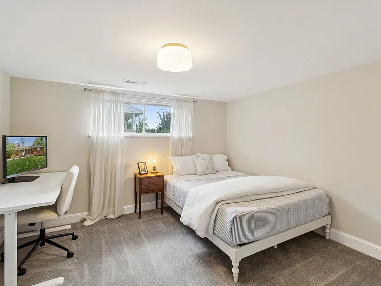 7412 Farnum St — Photo 16