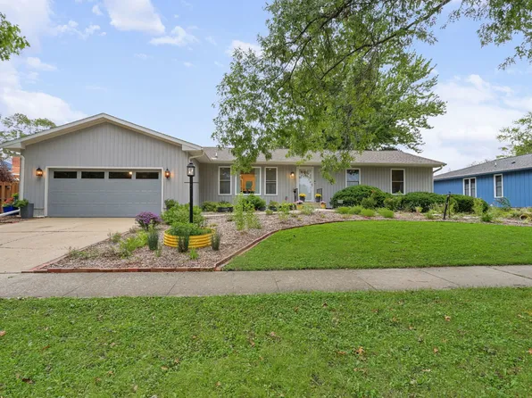 2204 Plymouth Dr, Champaign, IL 61821