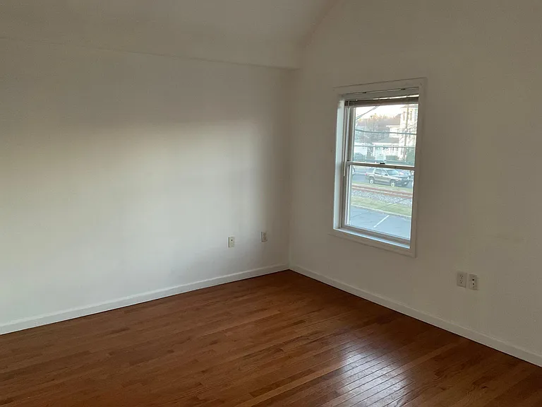 30 W Railroad Ave #2 — Photo 2
