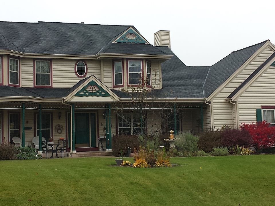 4 BR,3.5 BA,3768 SF w/rec rm