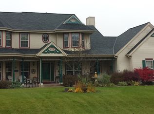 19970 W Rustic Ridge Dr, New Berlin, WI 53146