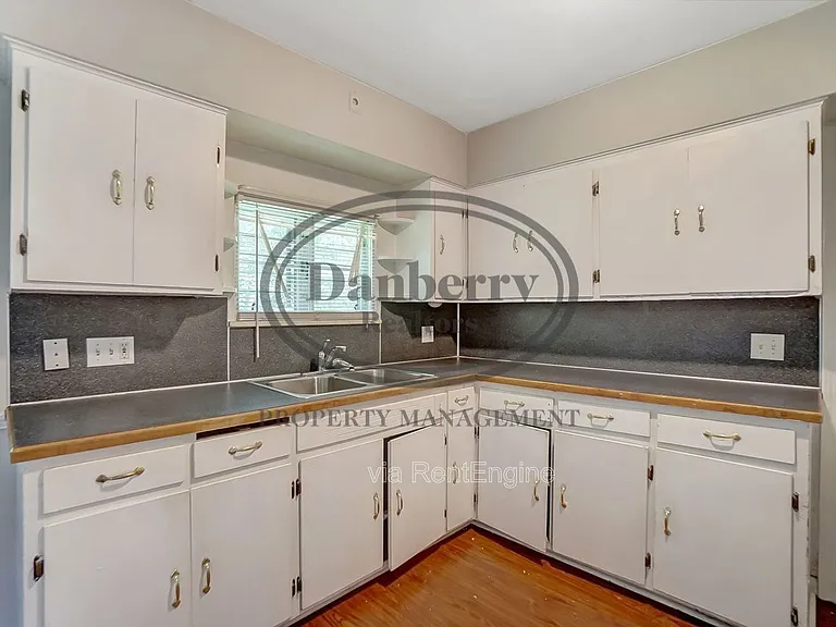 1115 Secor Rd — Photo 11