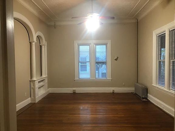 Entry 15 x 15 living Room with ceiling Fan