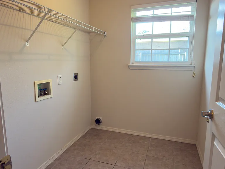 1505 Elington St — Photo 11