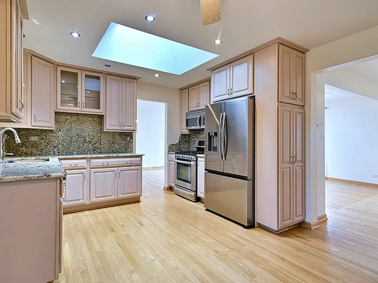 2360 N Drury Ln — Photo 7