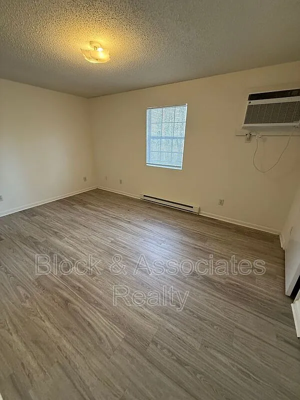 1 bed, 1.0 bath, $720 — Photo 4