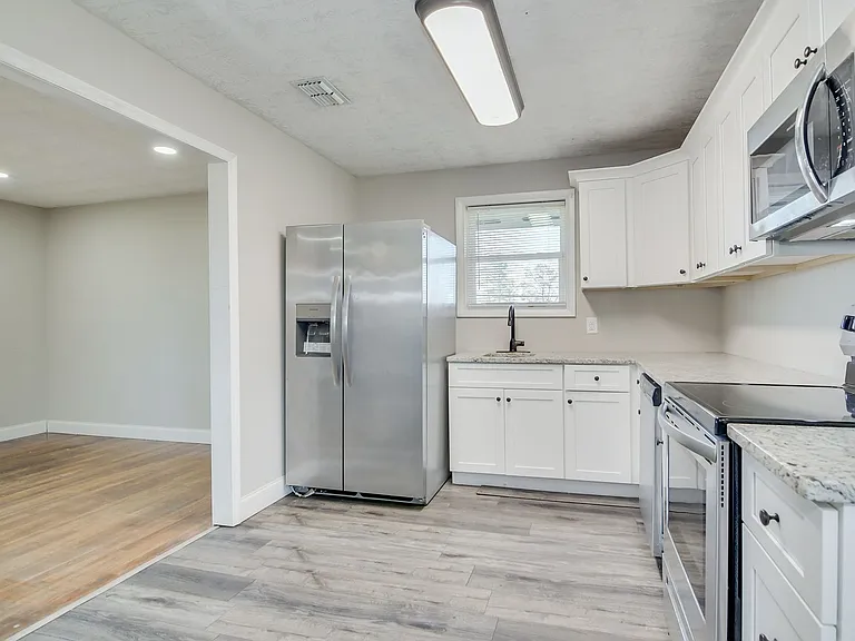 208 Maywood Dr — Photo 10