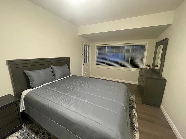 110 Gladys Ave #B — Photo 23