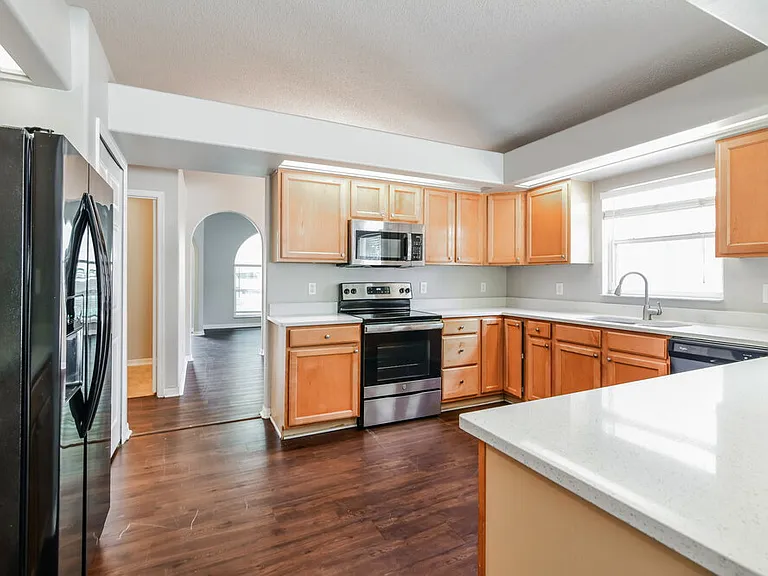 16329 Coopers Hawk Ave — Photo 6