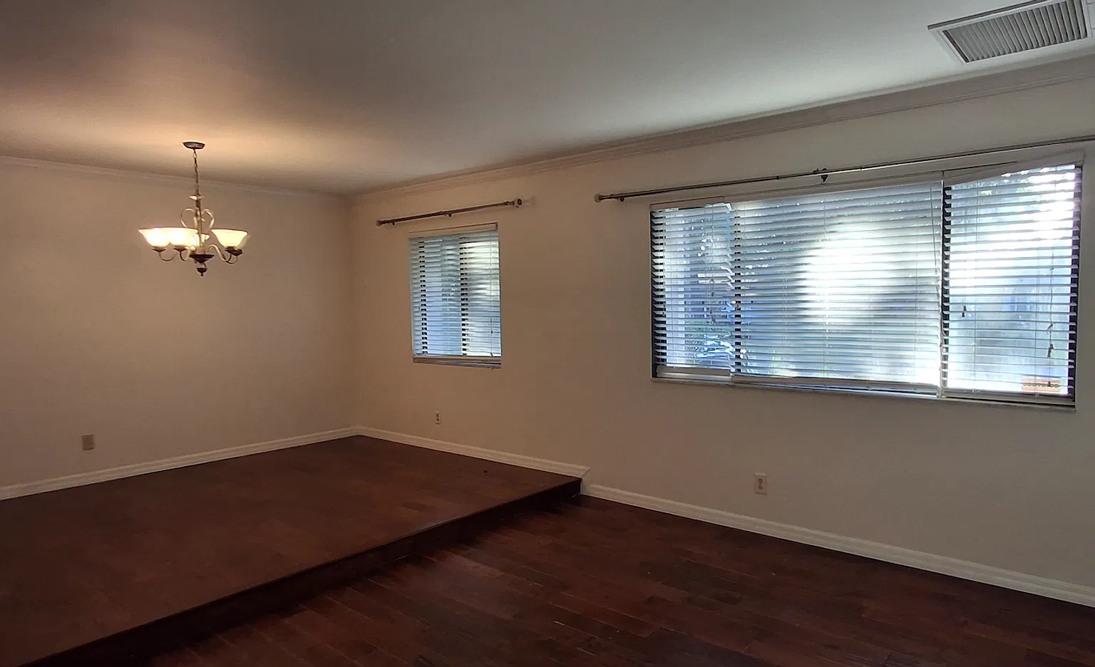 1096 Gran Paseo - HUGE home. — Photo 2