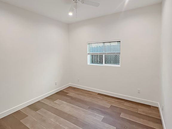 5th image of 131 W 59th Pl #133