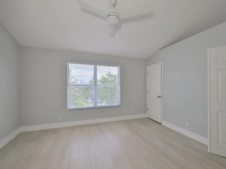 671 Vallance Way NE — Photo 18