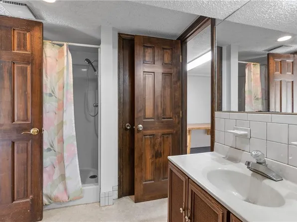 4919 Bluejacket St, Shawnee, KS 66203