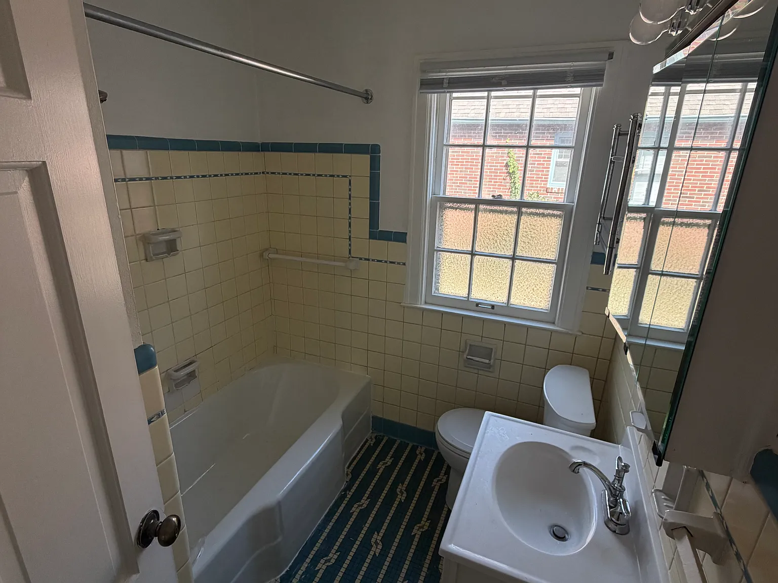 2 bed, 1100 sqft, $1,250 — Photo 4
