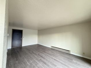 938 N 100th St APT 201, Seattle, WA 98133