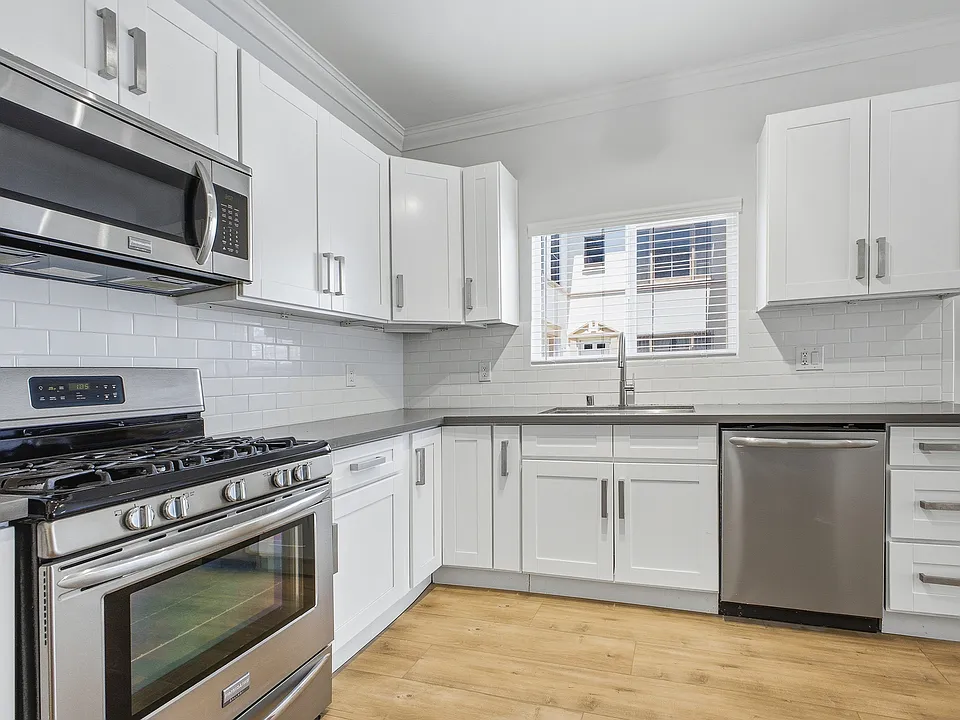 911 1/2 S Kenmore Ave #3/4