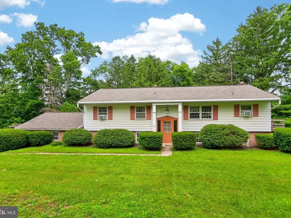 40 2nd St, Schwenksville, PA 19473