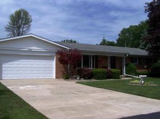 5700 Barberry Ln, Saginaw, MI