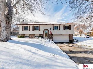 4316 Parkview Dr, Omaha, NE 68134