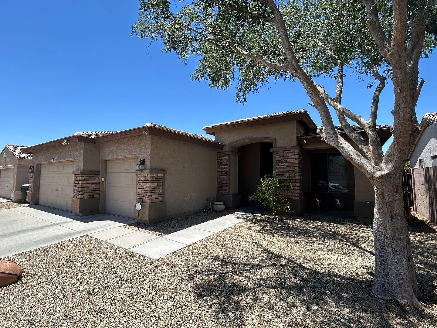 3 bed, 2.0 bath, 1790 sqft, $2,399 — Photo 3