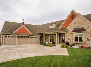 1521 Mohican Trl, Waukesha, WI 53189