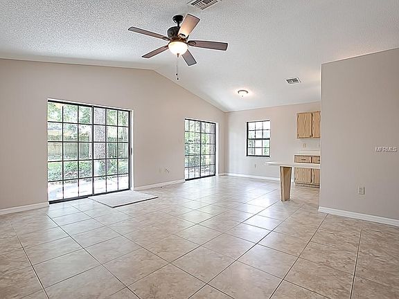 5th image of 302 Woodland Dr