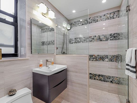 4th image of 350 E 77th St APT 4-D