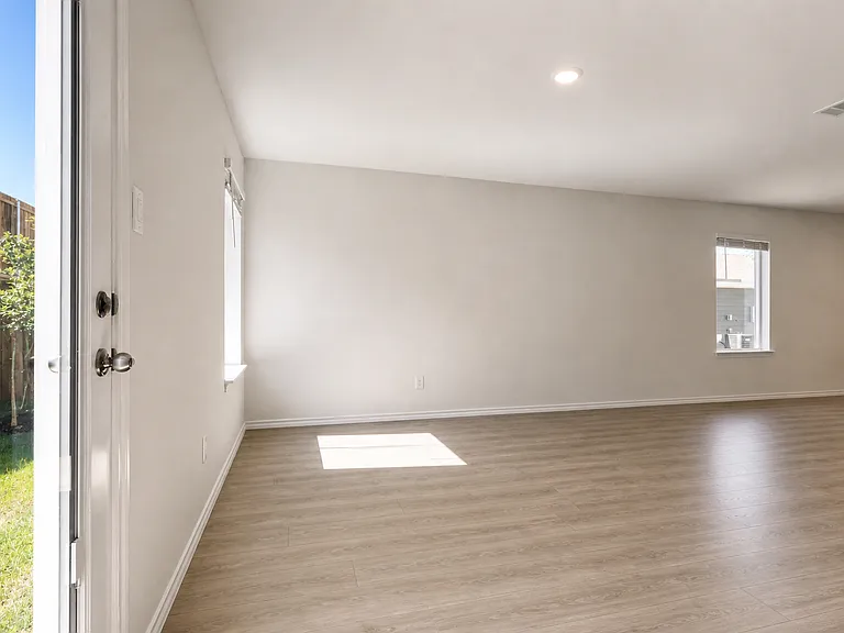 2913 Serenity Ln — Photo 16