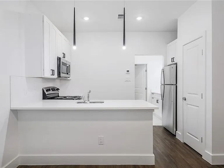 908 Poplar St #105 — Photo 3