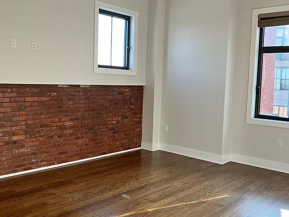 4th image of 225 McWhorter St #316