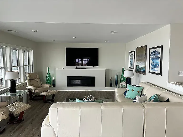 377 Ocean Blvd — Photo 12