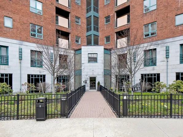 165 Cottage St APT 706, Chelsea, MA 02150