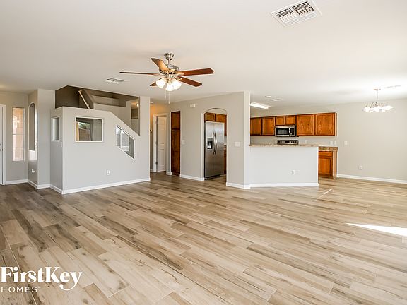 3rd image of 1039 E Mayfield Dr