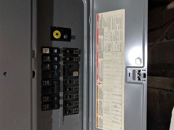 5th image of 125 Morgan Ave W