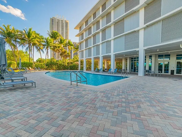 6515 Collins Ave #810 — Photo 22