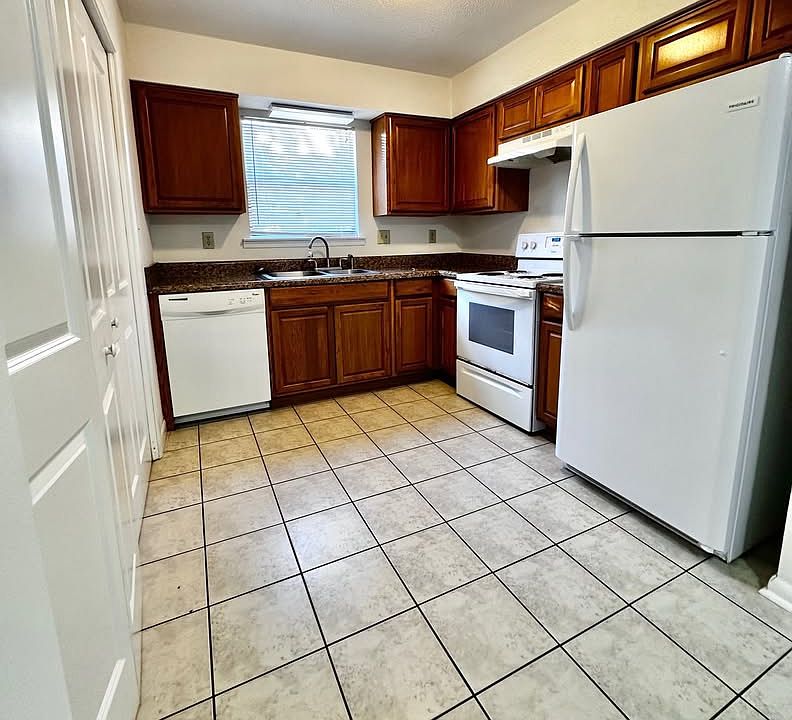 1st image of 21 Wright Pkwy NW #B