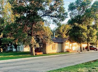 521 8th St NW, Minot, ND 58703