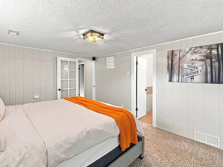 702 Squire St — Photo 25