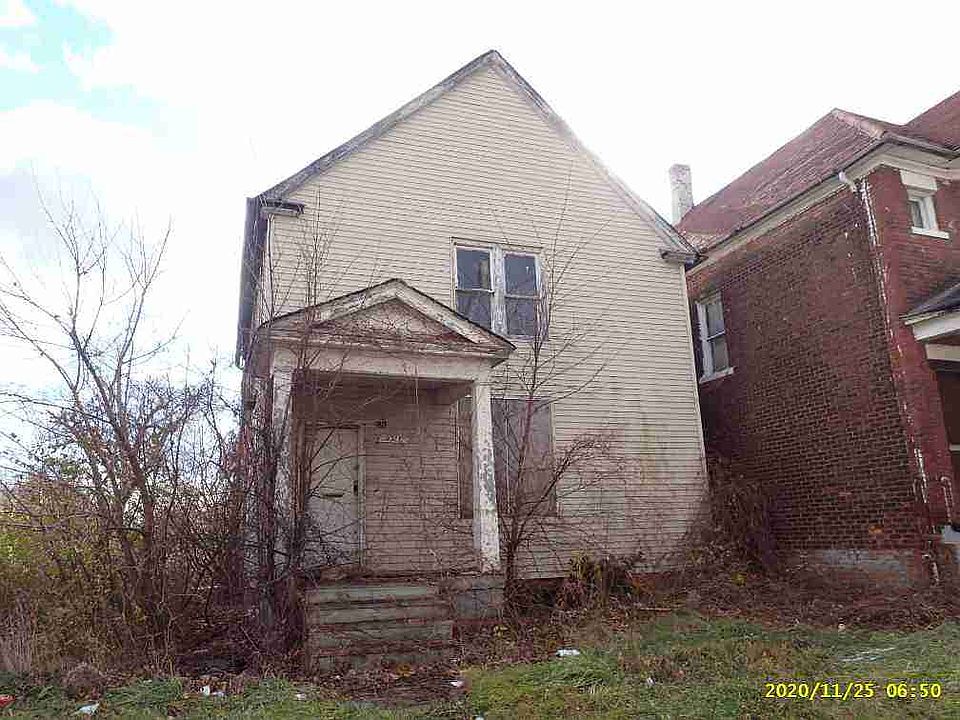 3366 E Warren