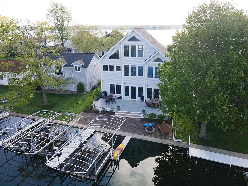 1st image of 10327 N Leeland Ln