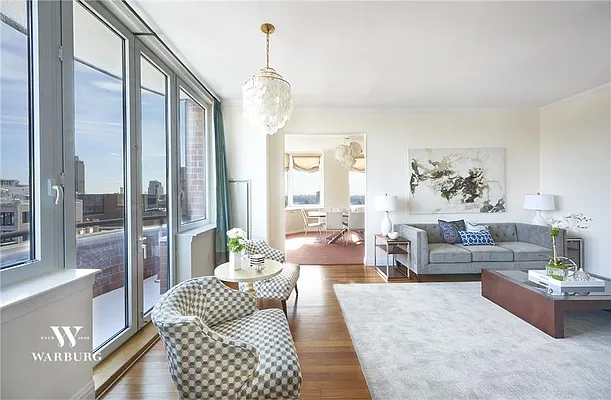 Sold by Warburg | media 26