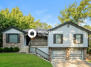 408 SE Brownfield Dr, Lees Summit, MO 64063