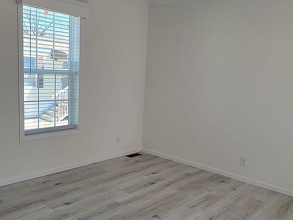 5th image of 3338 Glendale Cir