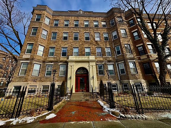 4th image of 211 Park Dr APT 21