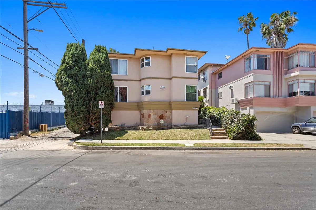 Building Photo - 1369 S Burnside Ave #2