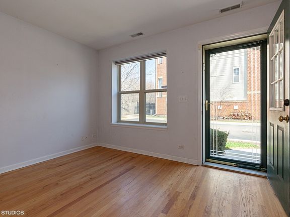 2nd image of 3260 N Washtenaw Ave